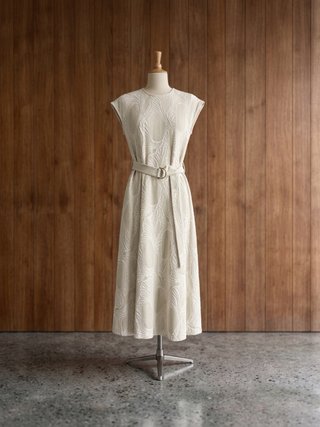 Vestido Zara Beige con Cinturón