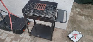 Barbacoa de Metal Negra