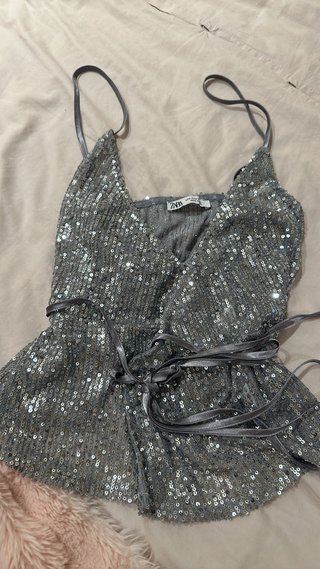 Top de lentejuelas plateado Zara