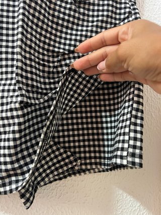 Falda corta cuadros blanco y negro sin marca
