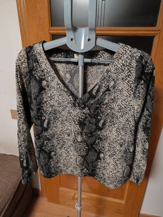 Blusa estampado serpiente talla L