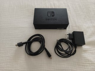 Base Nintendo Switch + Cables