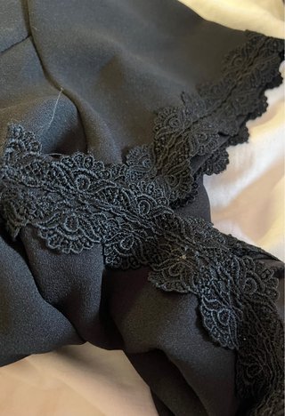 Vestido de fiesta negro con puntilla