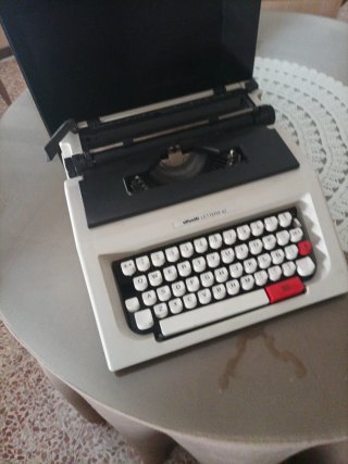 Máquina de escribir Olivetti Lettera 42