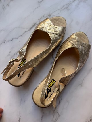 Sandalias Doradas 24HRS Talla 41