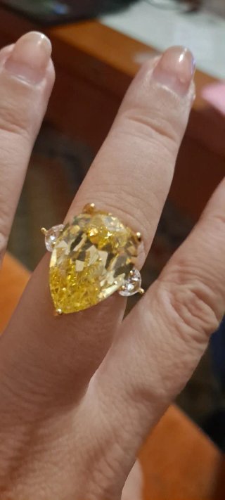 Anillo con Piedra Amarilla