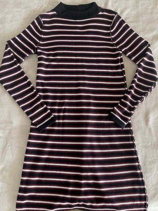 Vestido de rayas cuello alto