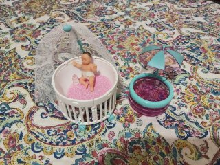 Minicuna y piscina de juguete