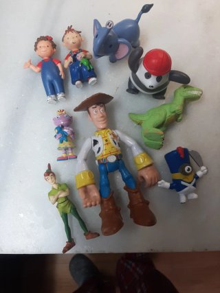 Lote de 9 figuras de muñecos