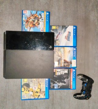 Lotto PS4 + Controller + 5 Giochi
