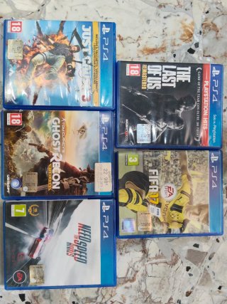 Lotto PS4 + Controller + 5 Giochi