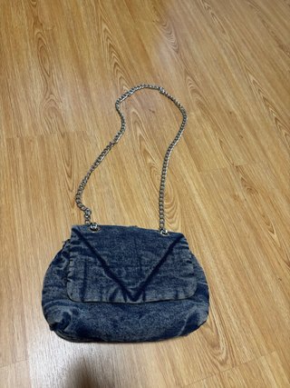 Bolso vaquero con cadena