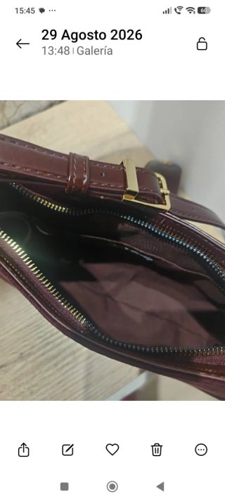 Bolso granate con detalle dorado