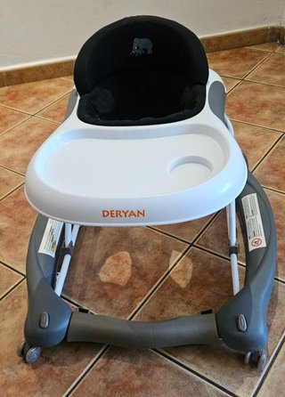 Andador Deryan para bebé con bandeja