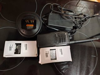 Walkie Motorola GP340 con cargador y baterías