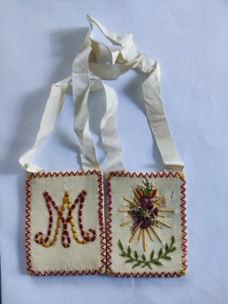 Escapulario bordado María y Sagrado Corazón