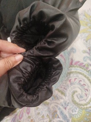Chaqueta acolchada negra moderna