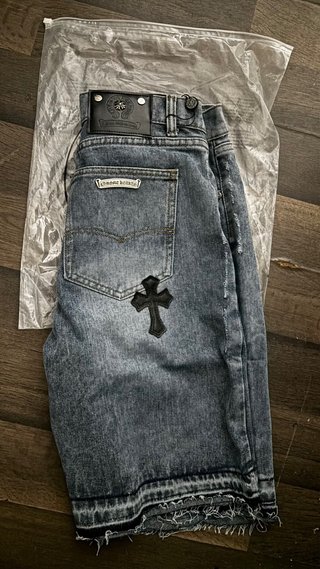 Bermuda Vaquera con cruces negras  Chrome Hearts