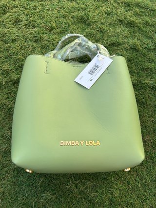 Bolso BIMBA Y LOLA verde pistacho con etiqueta