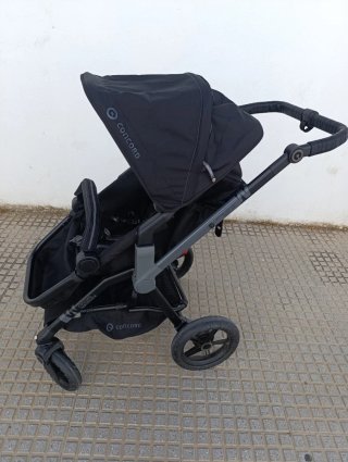 Carro de bebé Concord negro.