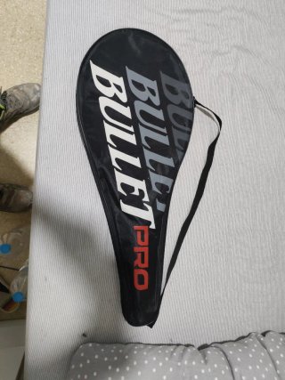 Vendo raqueta y Funda  Bullet Pro