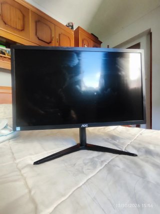 Monitor AOC y Altavoces Genius