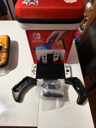 Nintendo Switch OLED Blanca + Accesorios +Funda