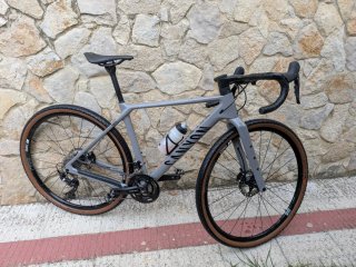 Bicicleta Gravel Canyon Grizl Gris