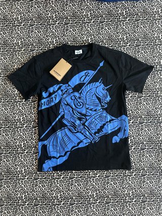 Camiseta Burberry Negra y Azul