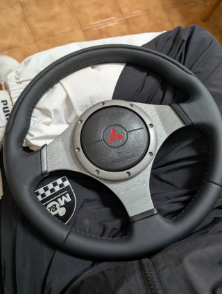 Volante Momo Mitsubishi Evo