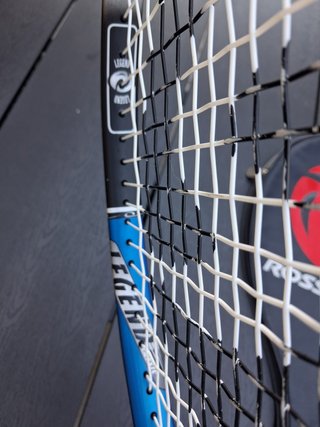 Raqueta de tenis Rossignol azul y negra