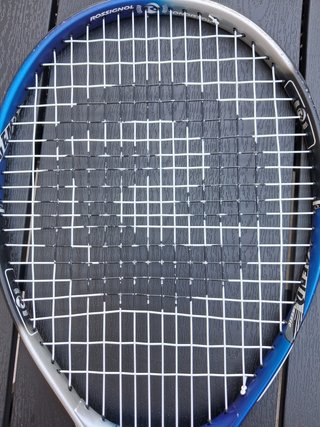 Raqueta de tenis Rossignol azul y negra