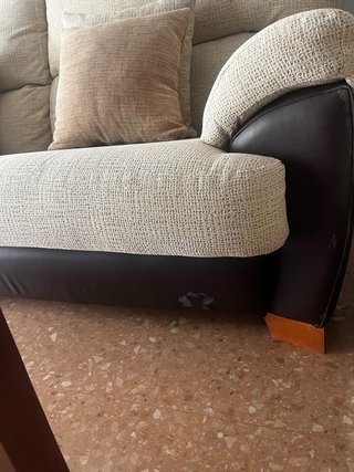 Sofá beige y marrón tela y piel