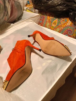 Dos abrigos nuevo y unos botines rojo marca Zara