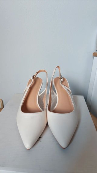 Zapatos de tacón blancos