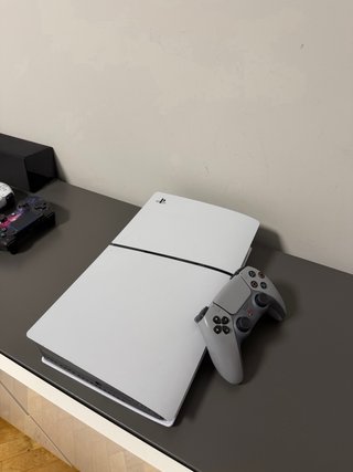 Console PS5 Slim 1TB + Mando 30° anniversario