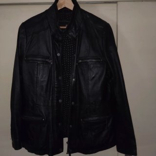 Chaqueta de cuero negra