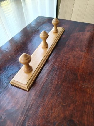 Perchero de madera con 3 ganchos
