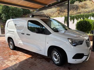 Opel Combo L2H1 1.5 D 100 CV · 3 plazas · 2020