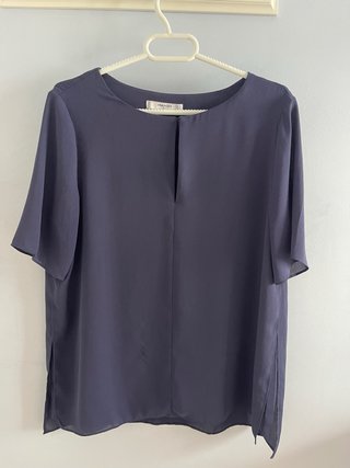 Blusa fluida azul marino Mango