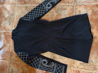 Mono corto negro con pedrería