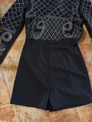 Mono corto negro con pedrería