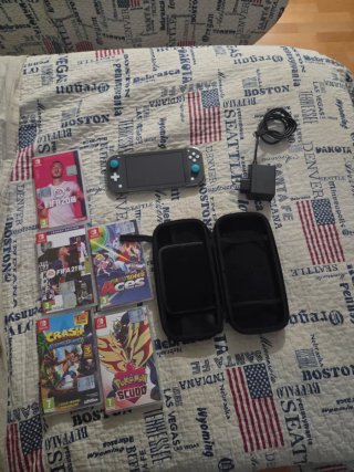 Nintendo Switch Lite + 5 Giochi + Accessori