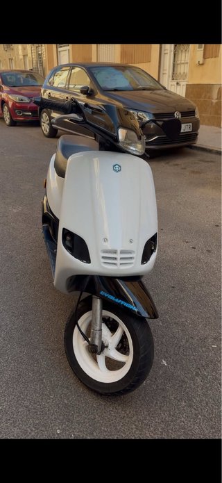 Piaggio Zip Scooter Blanca y Negra