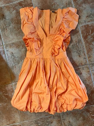 Vestido Naranja con Volantes con espalda abierta