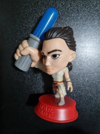 Action figure Rey Star Wars con spada laser