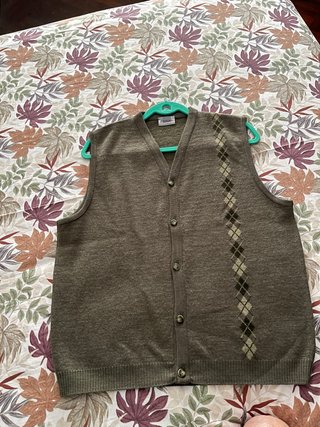 Chaleco de hombre verde con rombos