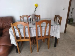 Comedor de madera con 6 sillas