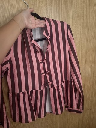 Blusa de rayas marrón y rosa