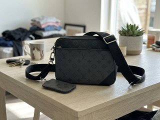 Bandolera LV hombre negra y gris